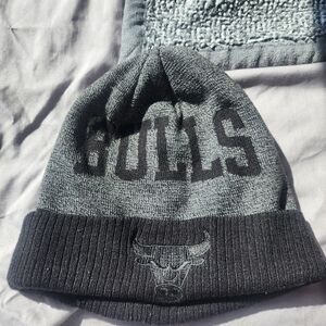 Mitchell & Ness Chicago Bulls Gray Two-Tone Knit Beanie
